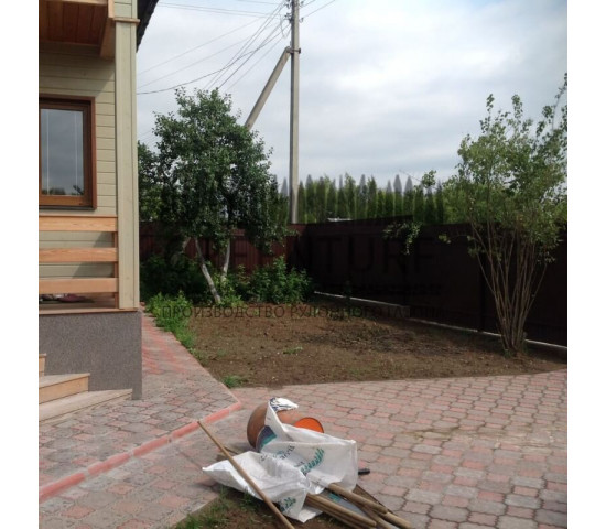 Укладка рулонного газона в деревне Слепушкино - фото - 1